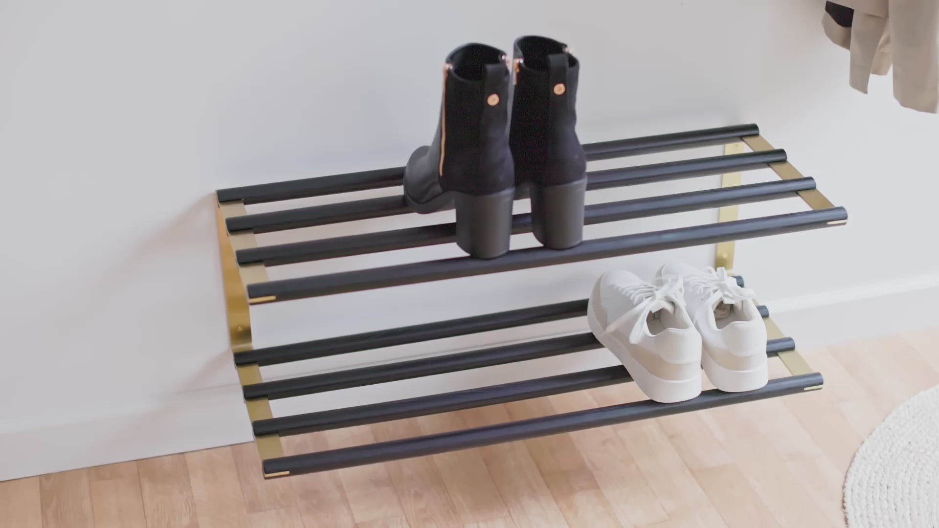 Skoreol i sortlakeret eg og messing