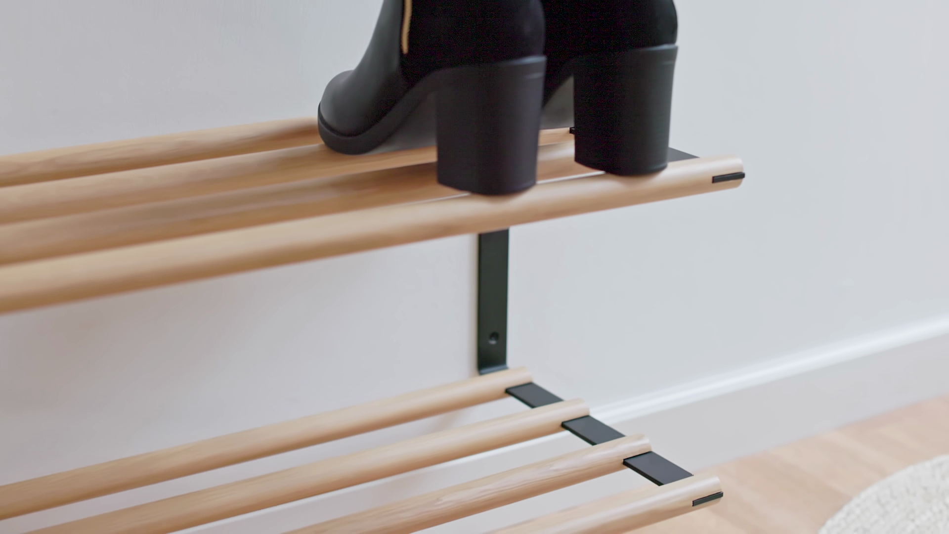 Skoreol i eg og sort stål